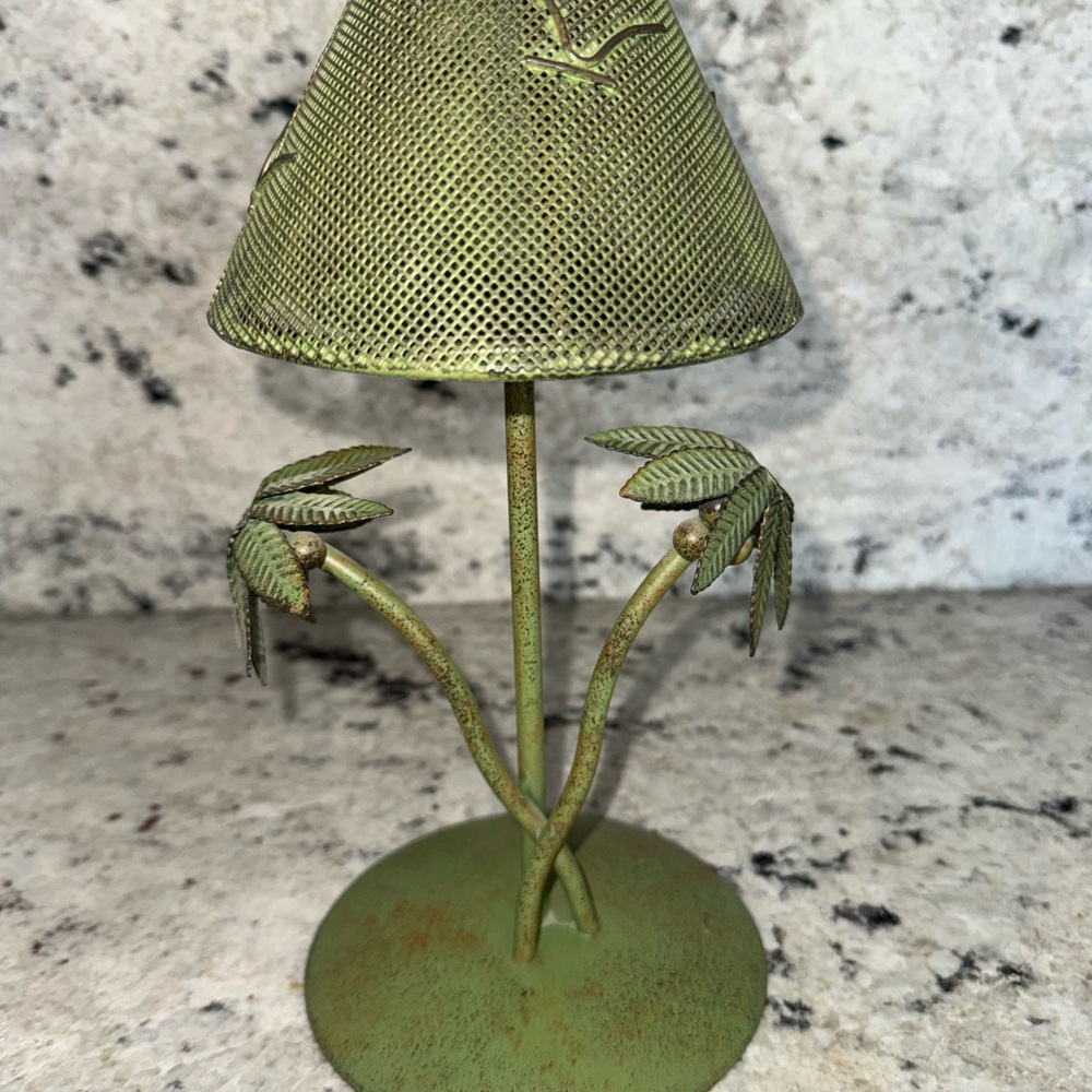 Green Metal Table tea light candle Lamp with Leaf Design